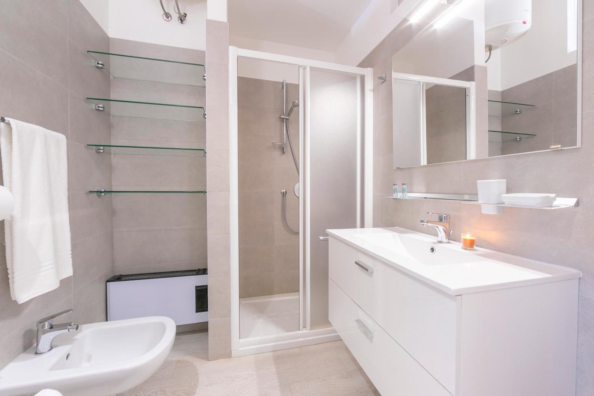 Blu Lake Apartment On Ghiffa Beach - Happy Rentals Bagian luar foto