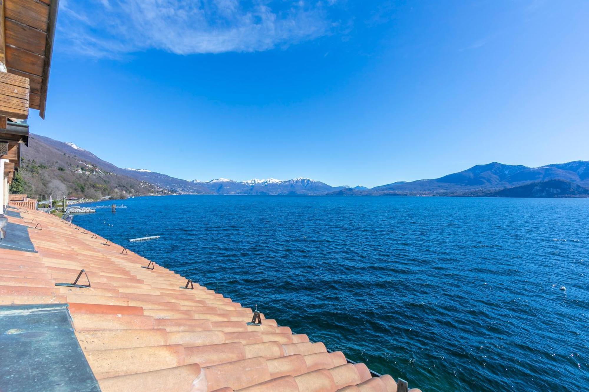 Blu Lake Apartment On Ghiffa Beach - Happy Rentals Bagian luar foto