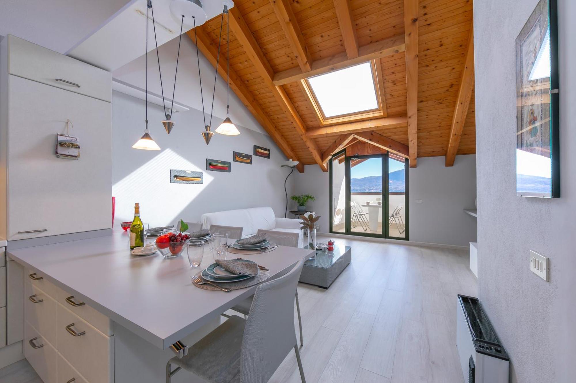 Blu Lake Apartment On Ghiffa Beach - Happy Rentals Bagian luar foto