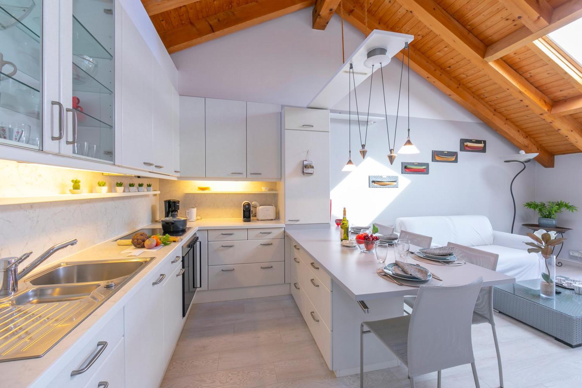 Blu Lake Apartment On Ghiffa Beach - Happy Rentals Bagian luar foto