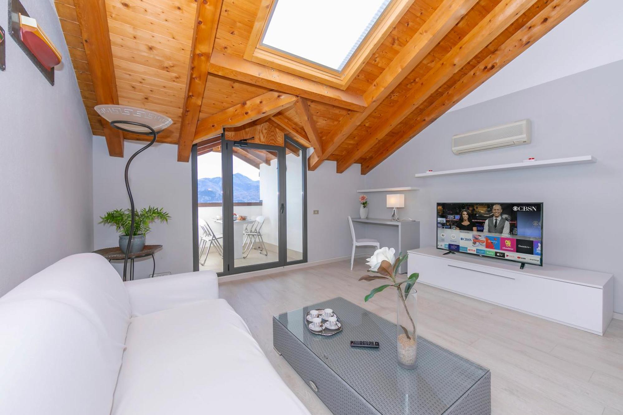 Blu Lake Apartment On Ghiffa Beach - Happy Rentals Bagian luar foto