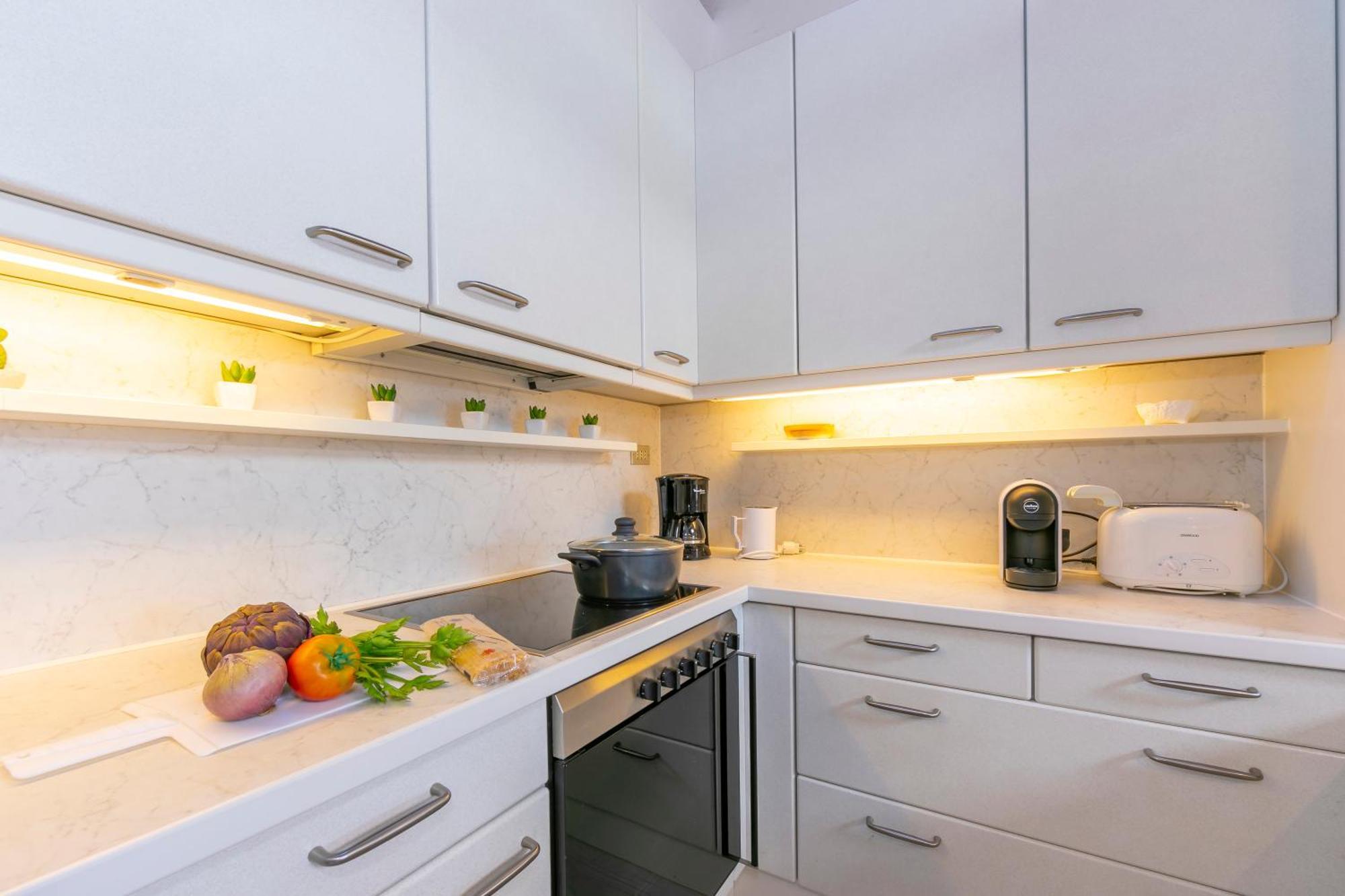Blu Lake Apartment On Ghiffa Beach - Happy Rentals Bagian luar foto