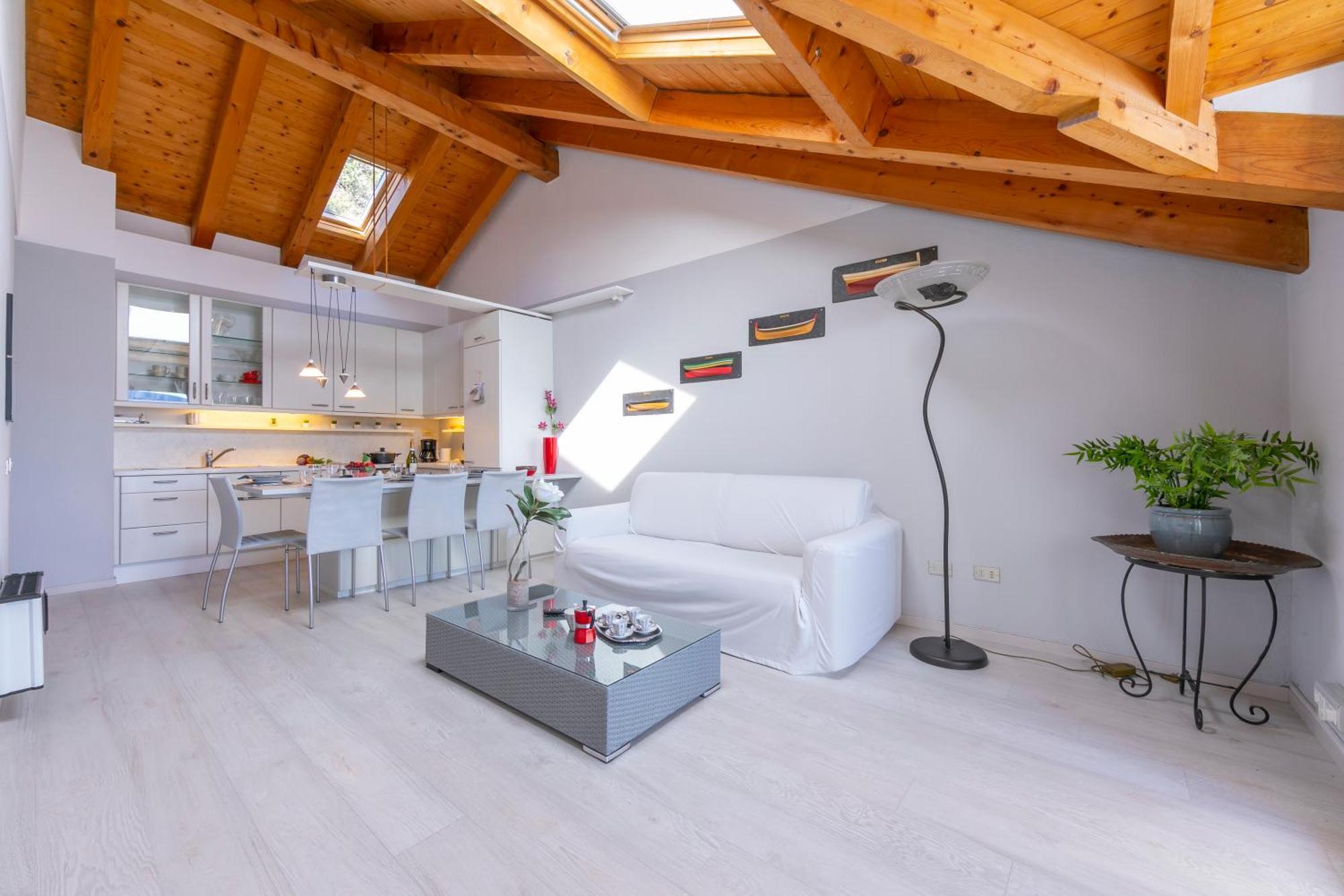 Blu Lake Apartment On Ghiffa Beach - Happy Rentals Bagian luar foto
