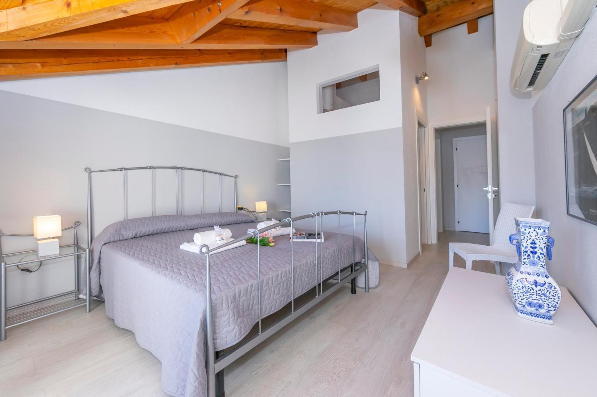 Blu Lake Apartment On Ghiffa Beach - Happy Rentals Bagian luar foto