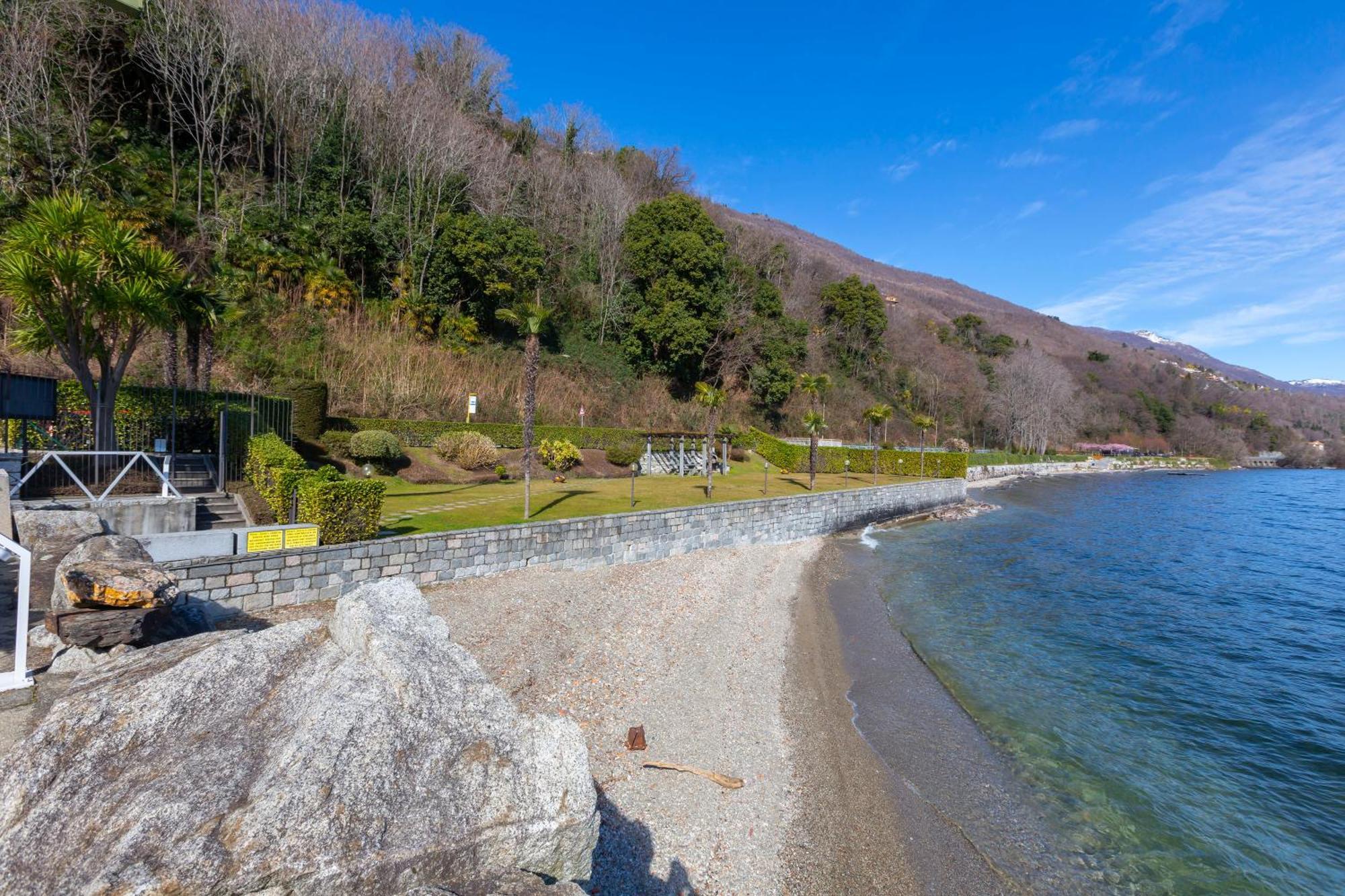 Blu Lake Apartment On Ghiffa Beach - Happy Rentals Bagian luar foto